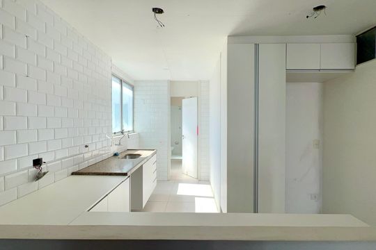 Cozinha de apartamento à venda com 3 quartos, 103m² em Pinheiros, São Paulo