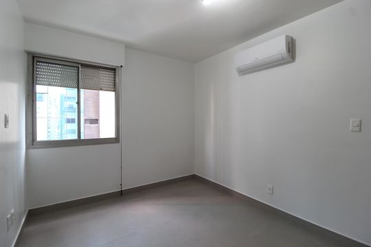 Quarto 2 de apartamento para alugar com 2 quartos, 93m² em Itaim Bibi, São Paulo