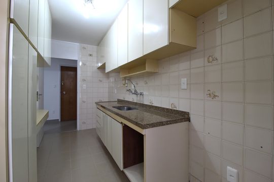 Cozinha de apartamento para alugar com 2 quartos, 93m² em Itaim Bibi, São Paulo