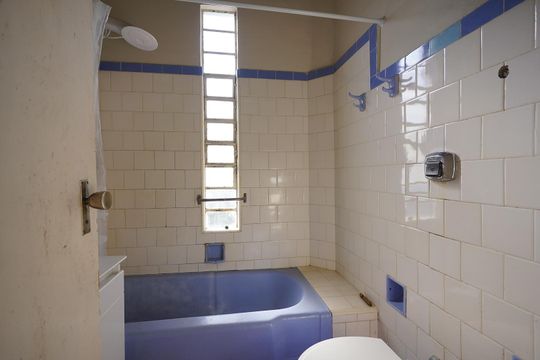 Banheiro de casa à venda com 3 quartos, 300m² em Cristo Redentor, Porto Alegre