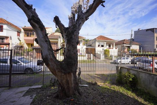 Quintal de casa à venda com 3 quartos, 300m² em Cristo Redentor, Porto Alegre