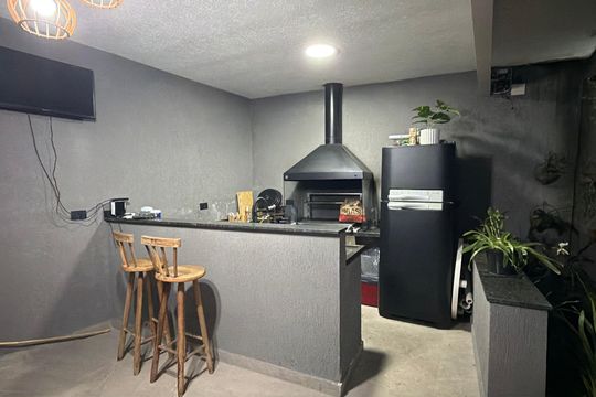 Casa à venda com 3 quartos, 180m² em Vila Bertioga, São Paulo