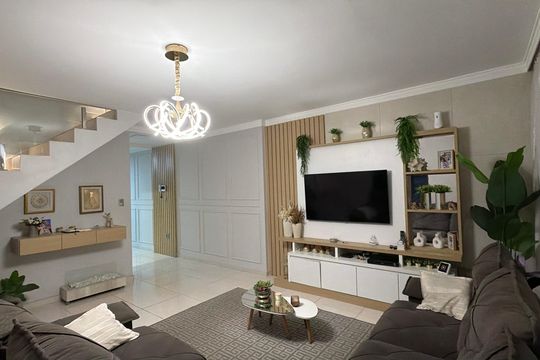 Casa à venda com 3 quartos, 180m² em Vila Bertioga, São Paulo