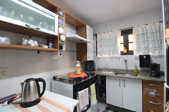 Cozinha de casa de condomínio à venda com 3 quartos, 130m² em Taquara, Rio de Janeiro
