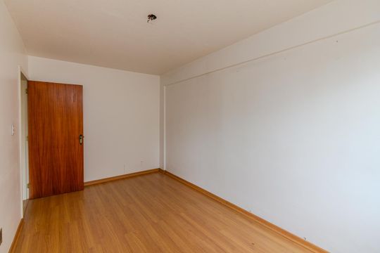 Quarto 1 de apartamento para alugar com 2 quartos, 68m² em Nonoai, Porto Alegre