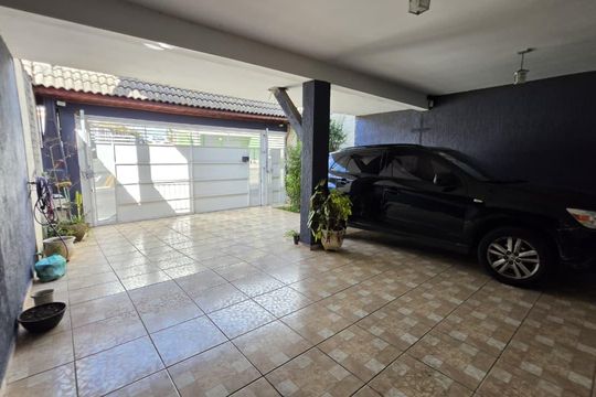 Garagem de casa para alugar com 3 quartos, 175m² em Varinhas, Mogi das Cruzes
