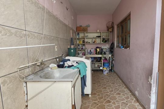 Área de serviço de casa para alugar com 3 quartos, 175m² em Varinhas, Mogi das Cruzes