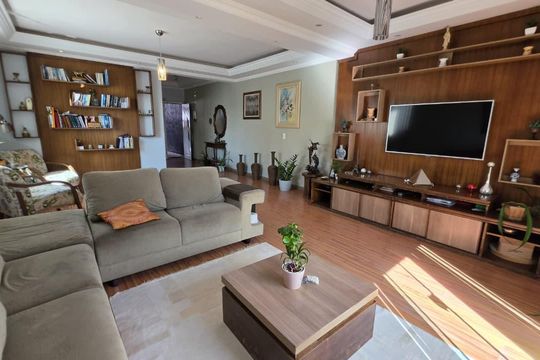 Casa para alugar com 3 quartos, 175m² em Varinhas, Mogi das Cruzes