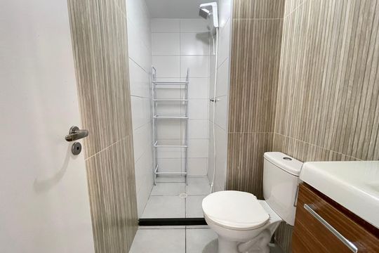 Banheiro  de apartamento para alugar com 2 quartos, 32m² em Vila Gomes, São Paulo