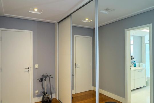 Closet da suíte de apartamento à venda com 3 quartos, 210m² em Campo Belo, São Paulo