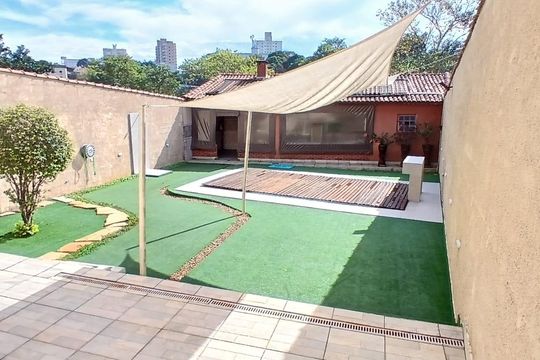 Área externa de casa à venda com 3 quartos, 252m² em Vila Madalena, São Paulo