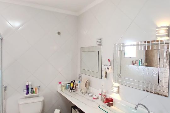 Banheiro de casa à venda com 3 quartos, 252m² em Vila Madalena, São Paulo
