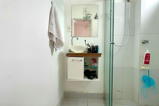 Banheiro da Suíte de apartamento para alugar com 1 quarto, 48m² em Sumarezinho, São Paulo