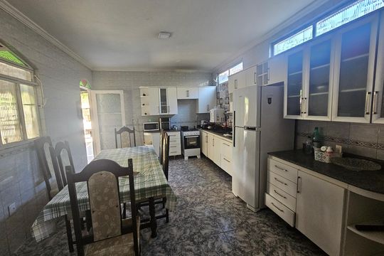 Cozinha de casa para alugar com 2 quartos, 250m² em Heliópolis, Belo Horizonte