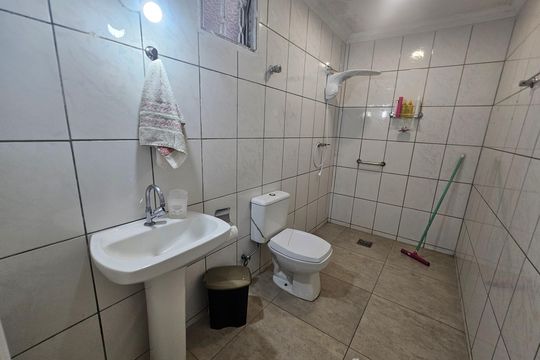 Banheiro de casa para alugar com 2 quartos, 250m² em Heliópolis, Belo Horizonte