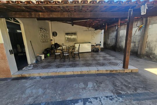Área externa de casa para alugar com 2 quartos, 250m² em Heliópolis, Belo Horizonte