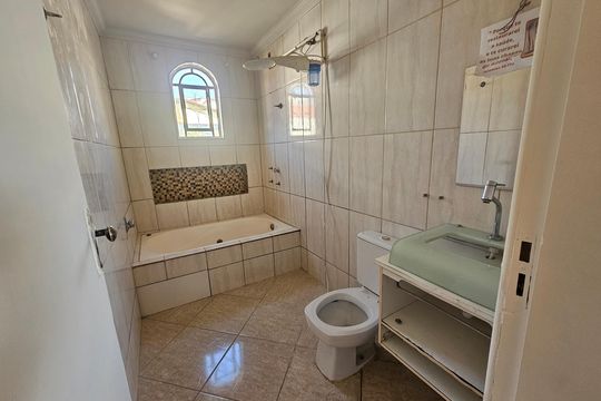 Banheiro de casa para alugar com 3 quartos, 150m² em Heliópolis, Belo Horizonte