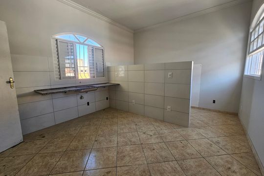 Cozinha de casa para alugar com 3 quartos, 150m² em Heliópolis, Belo Horizonte