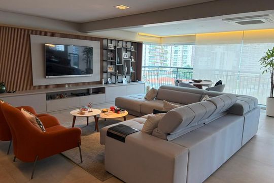 Apartamento para alugar com 3 quartos, 213m² em Santo Amaro, São Paulo