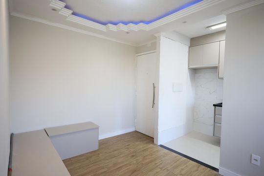Sala de apartamento para alugar com 2 quartos, 42m² em Jardim Boa Vista (zona Oeste), Osasco