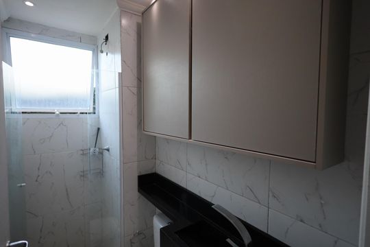 Banheiro de apartamento para alugar com 2 quartos, 42m² em Jardim Boa Vista (zona Oeste), Osasco