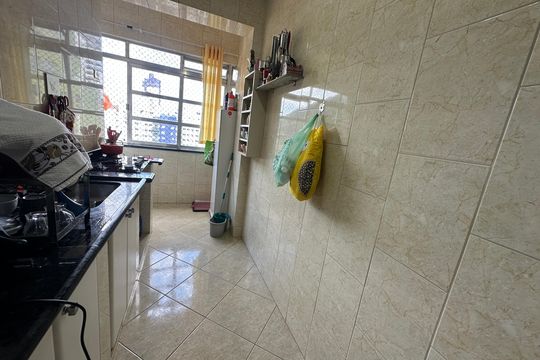 Cozinha de apartamento para alugar com 1 quarto, 50m² em Centro, São Vicente