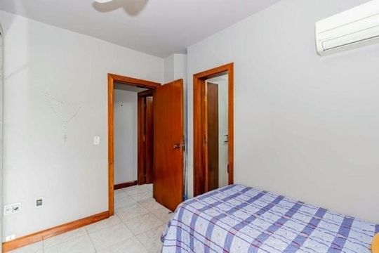 Quarto de casa à venda com 3 quartos, 350m² em Santo Antônio, Porto Alegre
