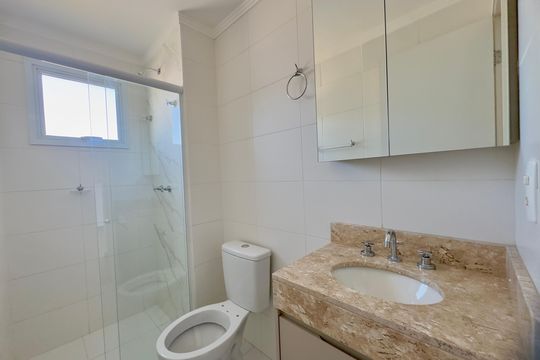 Banheiro 2 de apartamento para alugar com 2 quartos, 56m² em Vila Galvão, Guarulhos