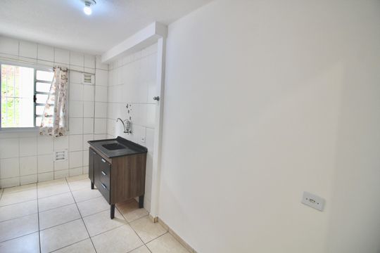 Cozinha de apartamento para alugar com 2 quartos, 62m² em Jardim Fanganiello, Ferraz de Vasconcelos