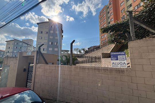 Fachada de apartamento para alugar com 2 quartos, 62m² em Jardim Fanganiello, Ferraz de Vasconcelos