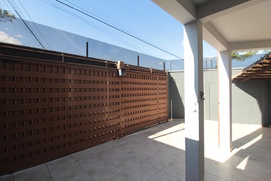 Garagem de casa para alugar com 3 quartos, 120m² em Santa Amelia, Belo Horizonte
