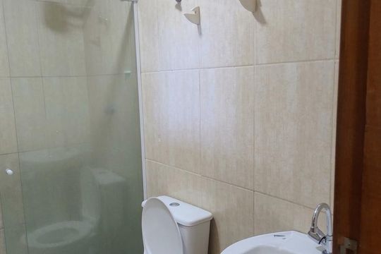 Banheiro de casa para alugar com 1 quarto, 43m² em Parque Lafaiete, Duque de Caxias