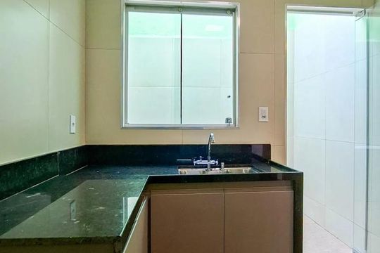 Cozinha e Área de Serviço de casa para alugar com 2 quartos, 70m² em Vera Cruz, Belo Horizonte
