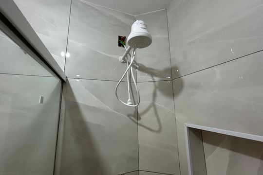 Banheiro da Suíte de casa para alugar com 1 quarto, 28m² em Bento Ribeiro, Rio de Janeiro