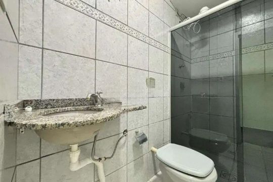 Banheiro de casa para alugar com 2 quartos, 70m² em Sarandi, Porto Alegre