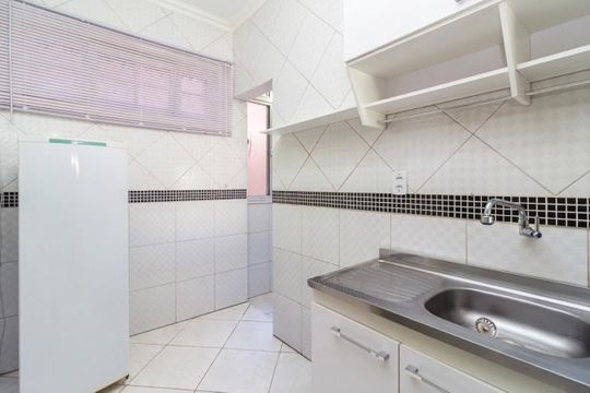 Cozinha de apartamento para alugar com 3 quartos, 60m² em São Sebastião, Porto Alegre