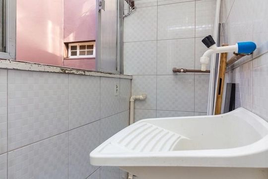 Área de serviço de apartamento para alugar com 3 quartos, 60m² em São Sebastião, Porto Alegre