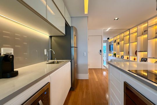 Cozinha  de apartamento à venda com 1 quarto, 54m² em Vila Nova Conceição, São Paulo