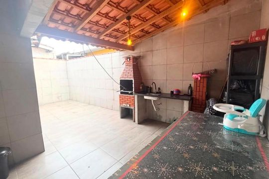 Área externa de casa para alugar com 2 quartos, 125m² em Vila Tupi, Praia Grande