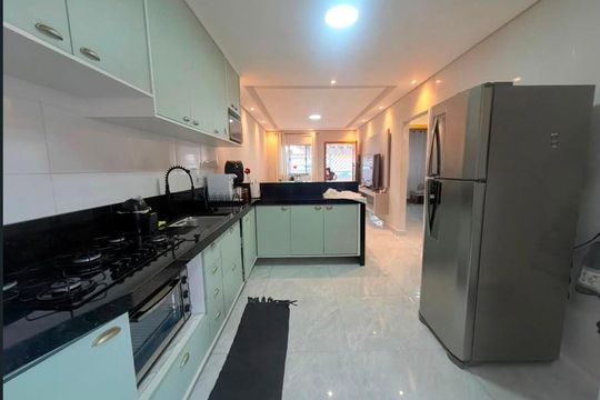 Cozinha de casa para alugar com 2 quartos, 125m² em Vila Tupi, Praia Grande