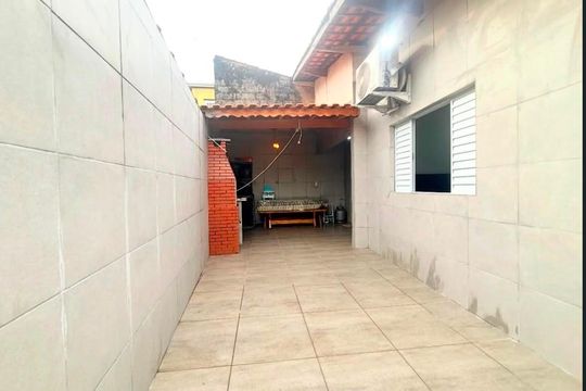 Área externa de casa para alugar com 2 quartos, 125m² em Vila Tupi, Praia Grande