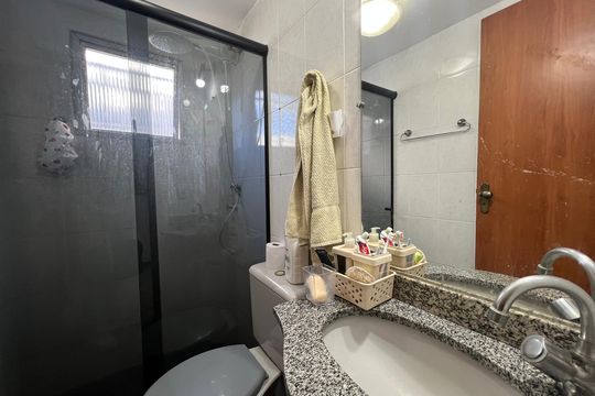 Banheiro Social de apartamento à venda com 3 quartos, 63m² em Castelo, Belo Horizonte