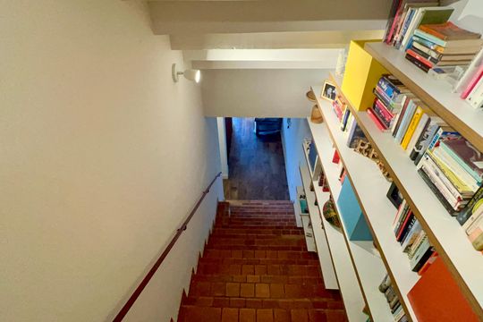 Escada de casa à venda com 2 quartos, 222m² em Vila Madalena, São Paulo