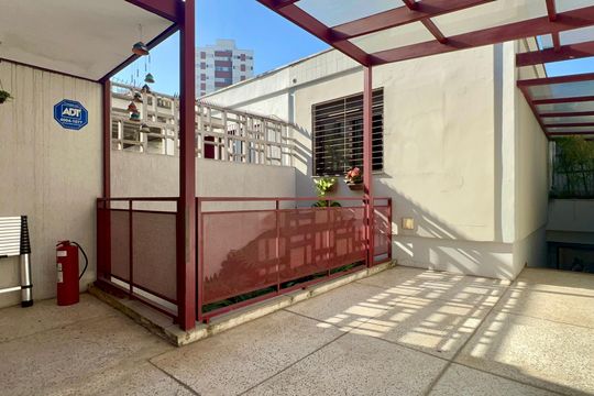 Garagem de casa à venda com 2 quartos, 222m² em Vila Madalena, São Paulo