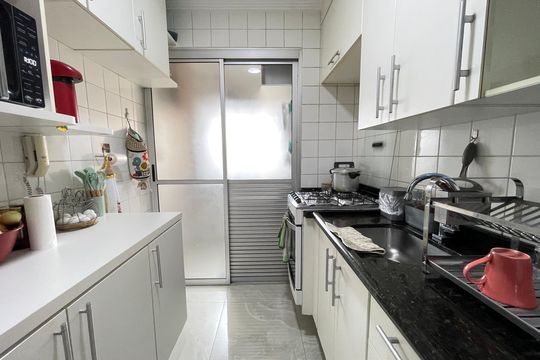 Cozinha de apartamento para alugar com 2 quartos, 50m² em Rio Pequeno, São Paulo