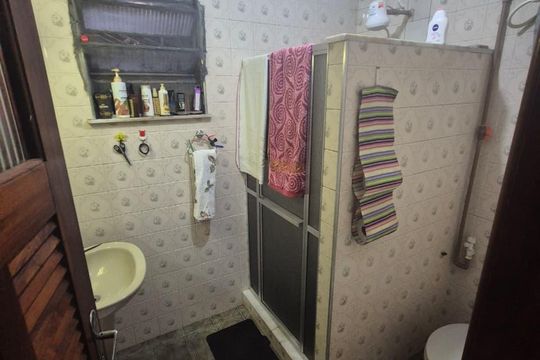 Banheiro de casa à venda com 3 quartos, 240m² em Brás de Pina, Rio de Janeiro