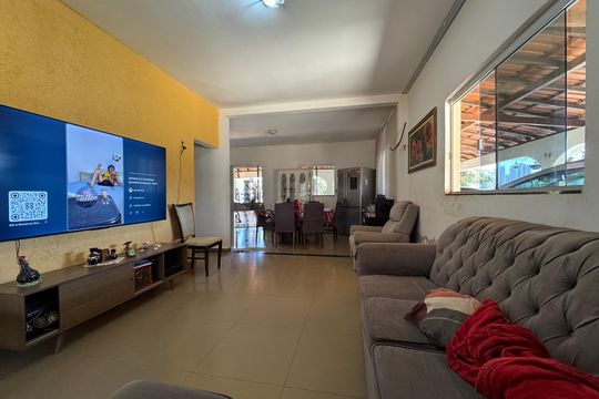 Casa à venda com 4 quartos, 340m² em Arniqueira, Brasília