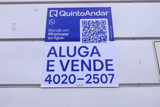 Placa GRANDE instalada no portão do imóvel, dia 10.08.2026 - Código da placa: ECZZ-590 de casa à venda com 2 quartos, 81m² em Vila Princesa Isabel, São Paulo