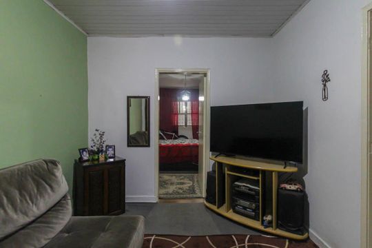 Casa à venda com 6 quartos, 250m² em Vila Santa Virginia, São Paulo