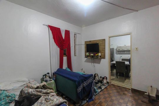Sala/Quarto de casa à venda com 6 quartos, 250m² em Vila Santa Virginia, São Paulo
